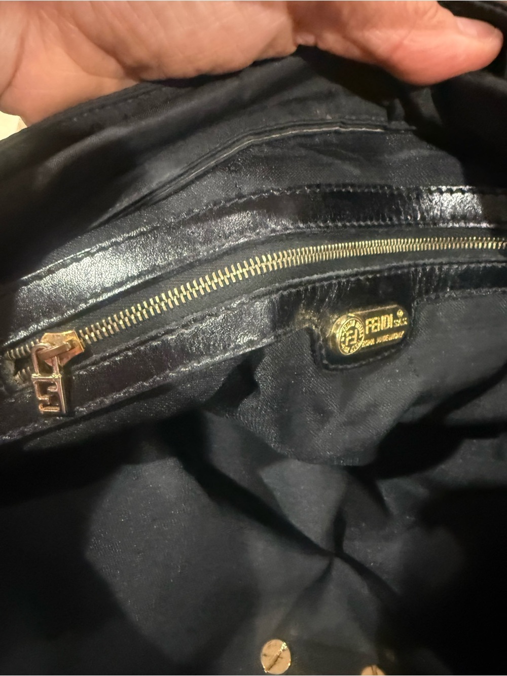 Fendi Black Tote Bag — Spacious Everyday Shoulder Bag - Picture 3 of 7
